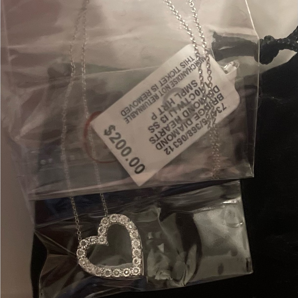 Genuine Diamond Heart 18" Pendant Necklace 1/10 ct. t.w. in Sterling Silver NWT - Picture 4 of 7